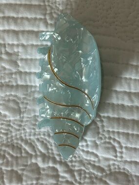 Seashell claw clip